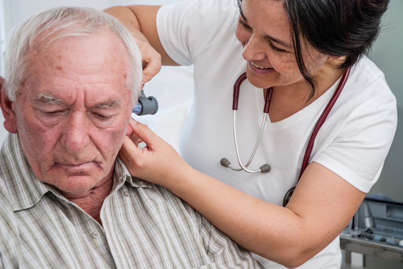 illustration depicting pulsatile tinnitus, the sensation of hearing a pulse in the ear, highlighting the connection to blood flow and auditory perception