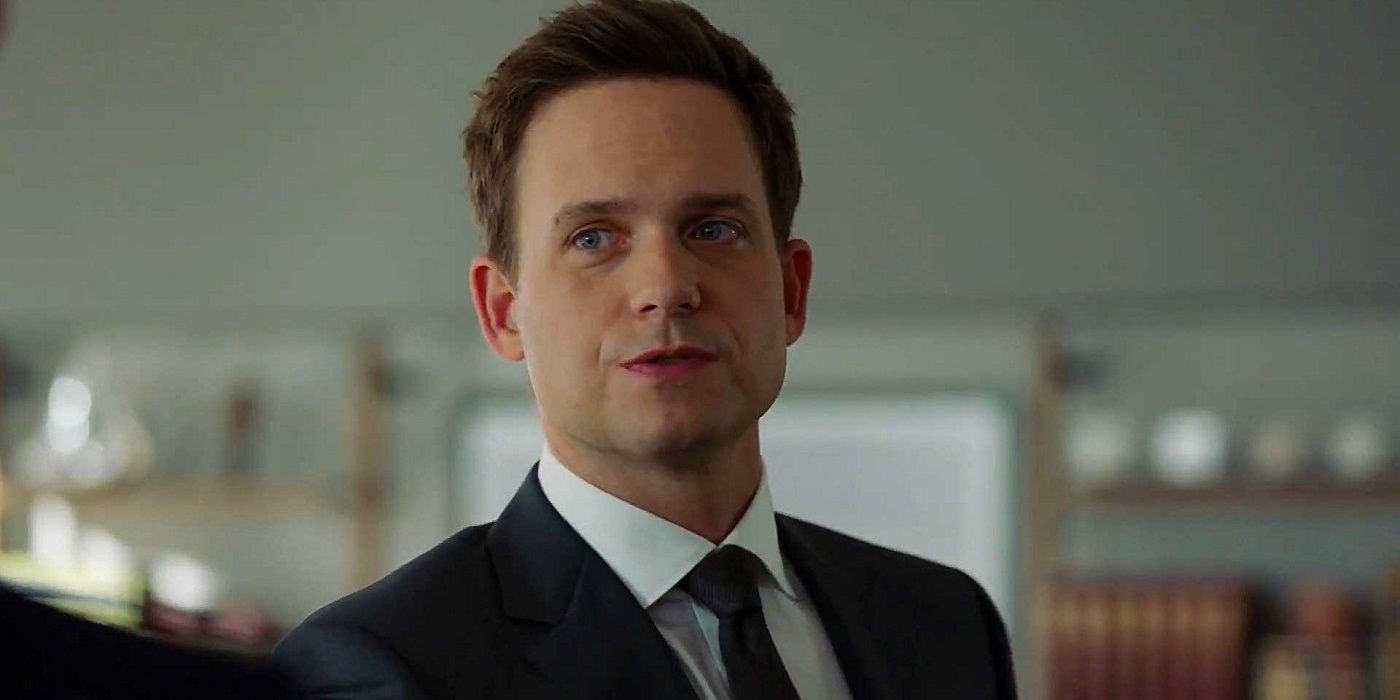 Mike Ross en Suits, destacando la interpretación del personaje por Patrick J. Adams