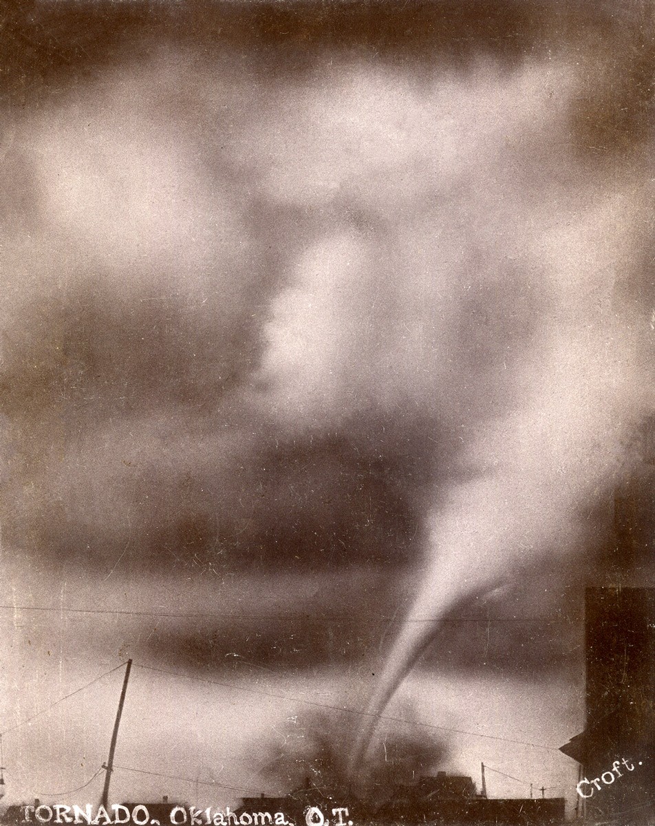 Wind shear effect on tornado formation