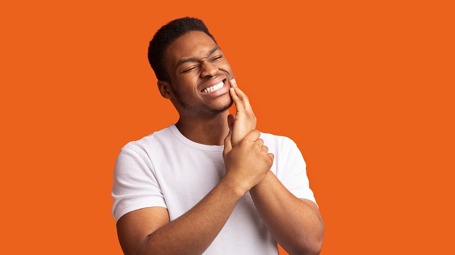 Person using a cold compress for tooth pain