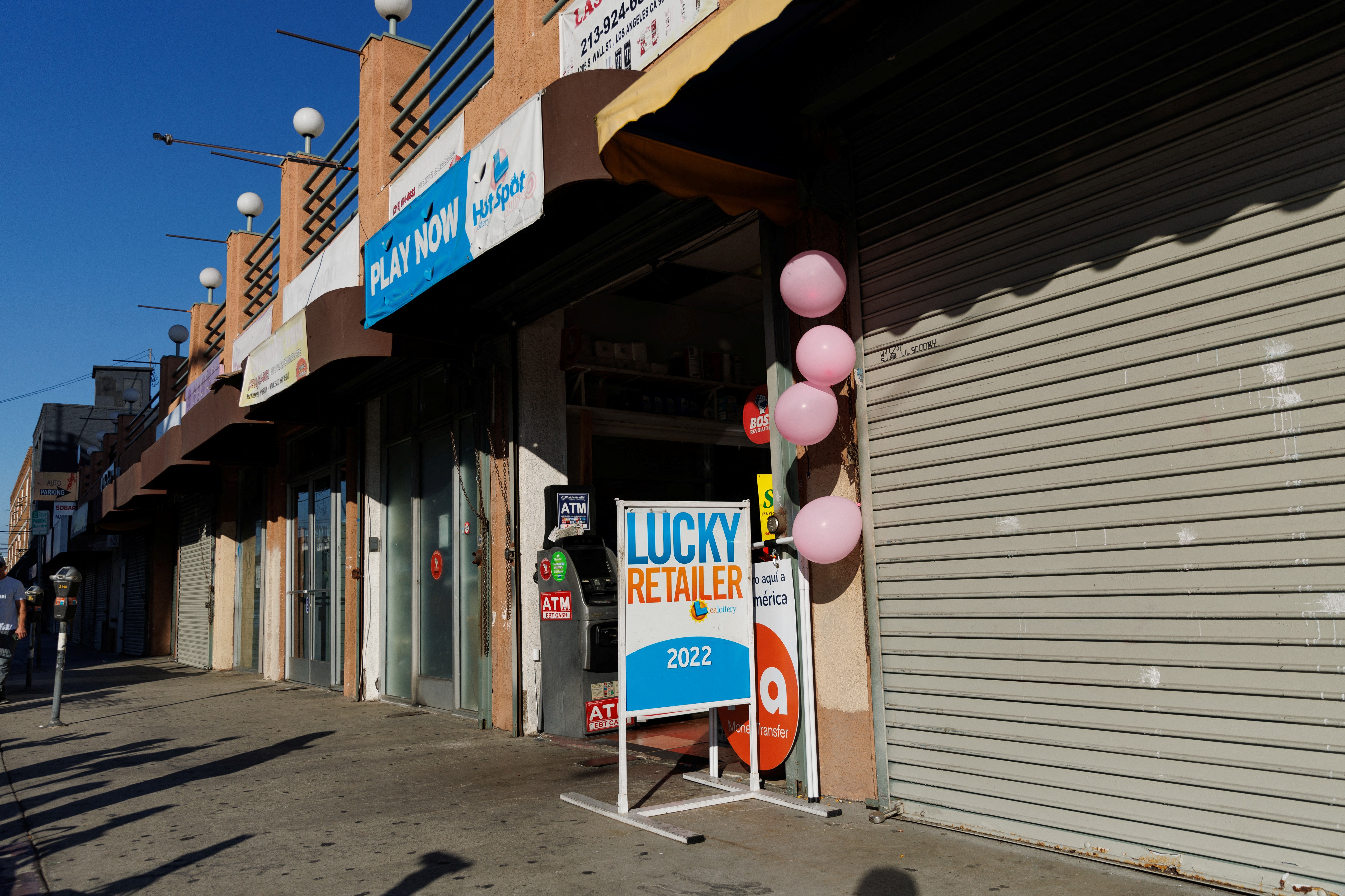 Las Palmitas Mini Market that sold the single winning ticket